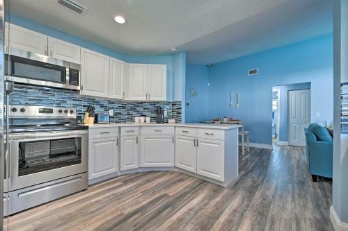 Port Richey Getaway With Lanai, Pool And Grill!
