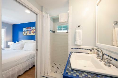 Almost Southernmost Too 3 Bedroom Home With Private Pool