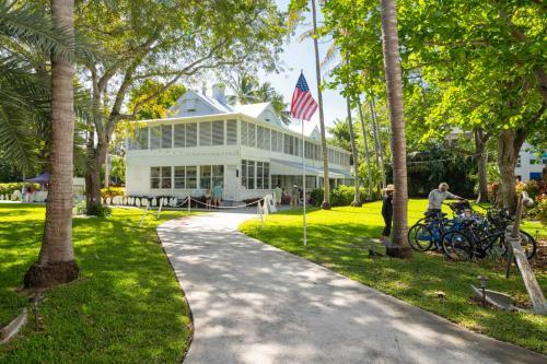 Almost Southernmost Too 3 Bedroom Home With Private Pool