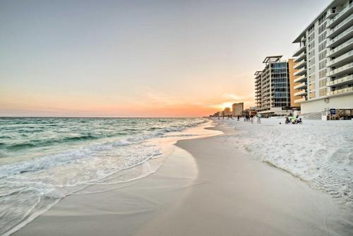 Apartamento Modern Resort Condo With Balcony - Walk To Beach!