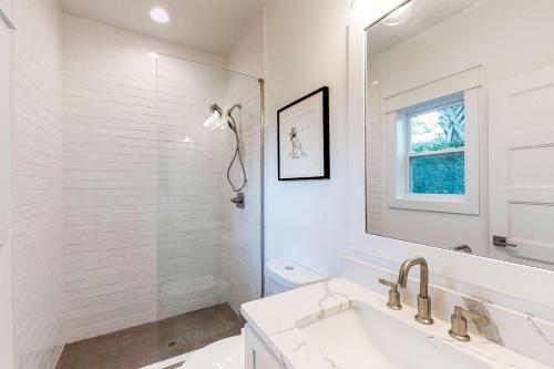 Cottages Of Crystal Beach: Clipper Cove