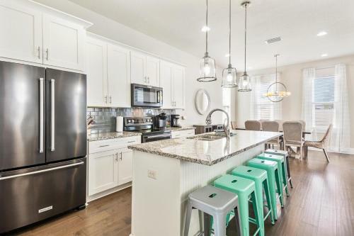 New Luxury Home! New Private Pool! Gated Community!