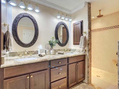 Villa Entire House* Luxurious Home,heated Pool*