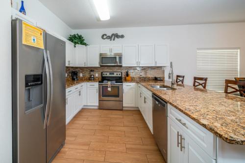 1219 Gorgeous Home W/3-master's*games Rm*themed Rm