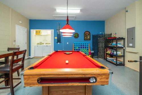 1219 Gorgeous Home W/3-master's*games Rm*themed Rm
