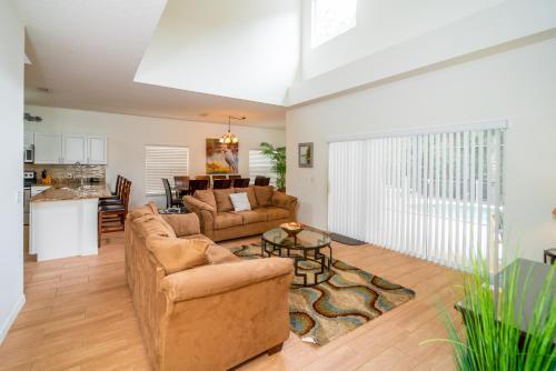 1219 Gorgeous Home W/3-master's*games Rm*themed Rm