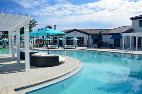 Inviting 4 Bdm Townhome Sleeps 11 Townhouse