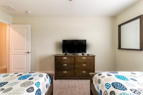 South Facing Pool - Storey Lake Townhome Townhouse