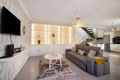 Home By VI