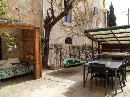 Maison De Campagne Avec Jaccuzi � Bulles
