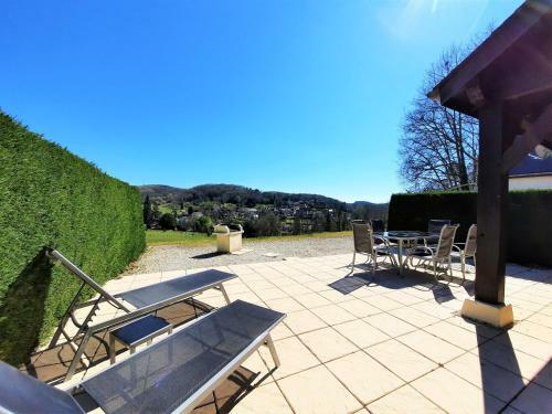 G�te Chaleureux Avec Vue Exceptionnelle Et Piscine