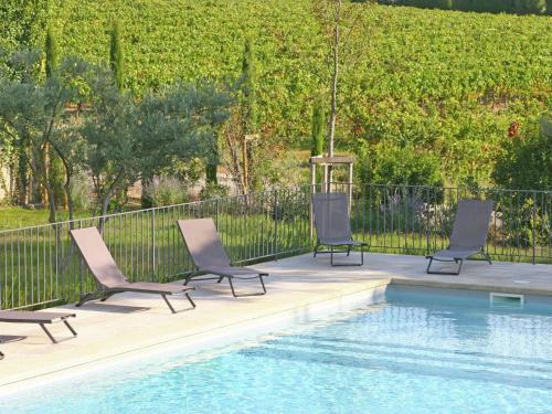 Modern Villa In Carpentras With Swimming Pool