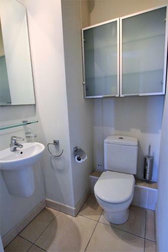 Fully Equipped Apartment With Large Terrace Lounge Area