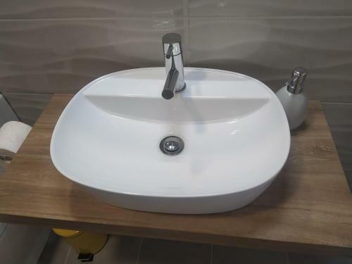 Quartos Com Wc Privado Em Moradia Com Piscina Em Loures
