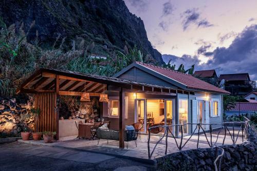 A Hideaway By The Sea Casa Da Rocha De Baixo
