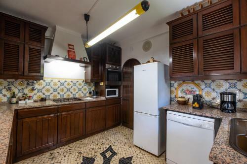 Rent4rest Sesimbra 4bdr Ocean View And Private Pool Villa