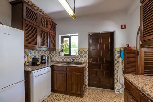 Rent4rest Sesimbra 4bdr Ocean View And Private Pool Villa