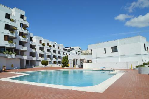 Amazing Beach & Pool Apartment With Garden