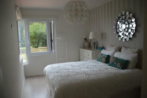 Amazing Beach & Pool Apartment With Garden