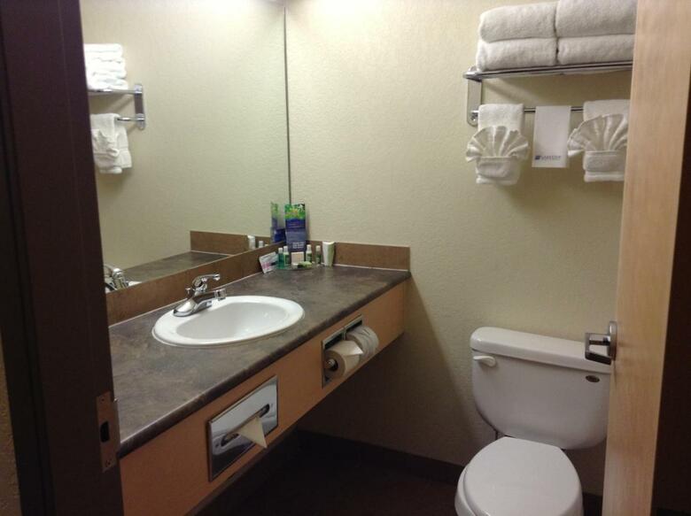 Hotel Lakeview Inn & Suites - Fort Nelson