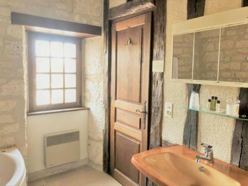 Maison De 3 Chambres Avec Jacuzzy Et Wifi A Chablis