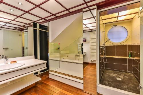 Splendide Maison De 330m Avec Piscine Interieure