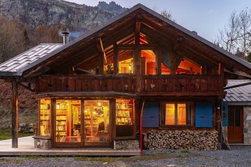 Chalet In The Woods With Mont Blanc View + Fireplace