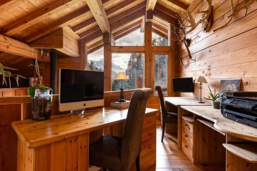 Chalet In The Woods With Mont Blanc View + Fireplace