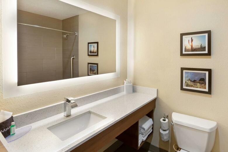 Hotel Comfort Inn And Suites Surprise