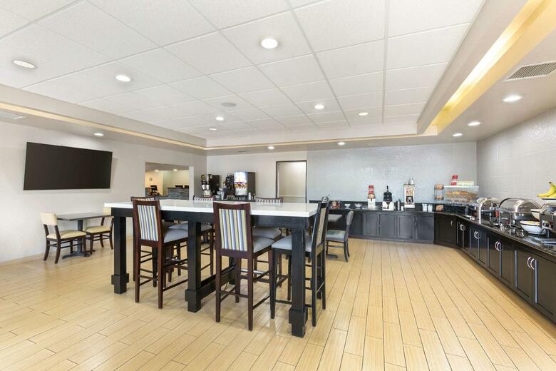 Hotel Comfort Inn And Suites Surprise