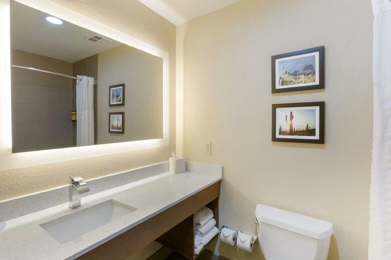 Hotel Comfort Inn And Suites Surprise