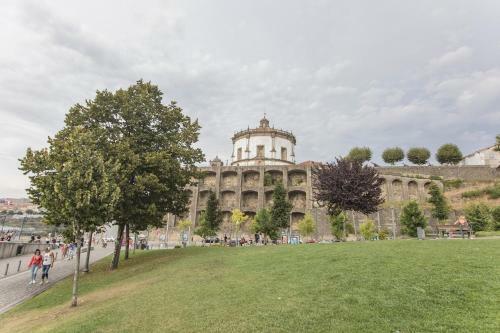 Apartamento 2br Flat W/ AC & Great Views By Lovelystay