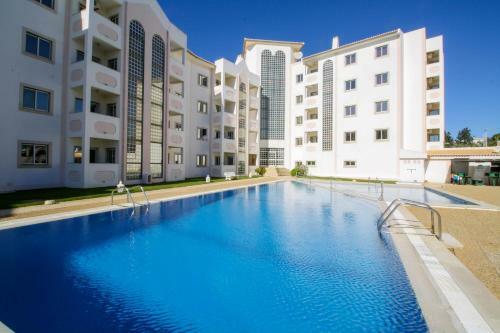 Vau Costa Beach Apartment With Pool!