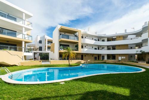 Apartamento T2 In Alvor With Rooftop Terrace & Pool