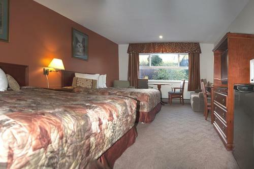 August Jack Motor Inn