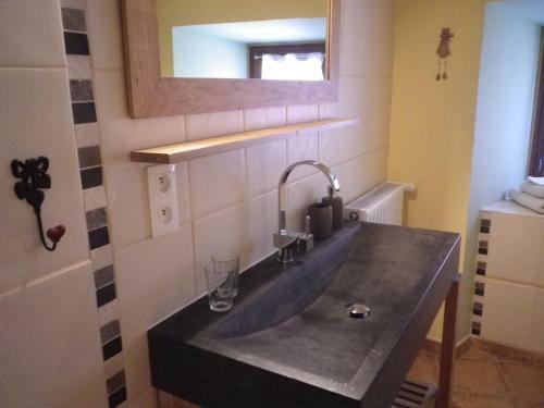 Bed & Breakfast La Pierre Trou�e Chambre D'h�tes