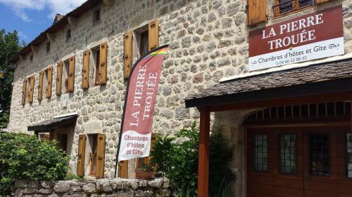 Bed & Breakfast La Pierre Trou�e Chambre D'h�tes