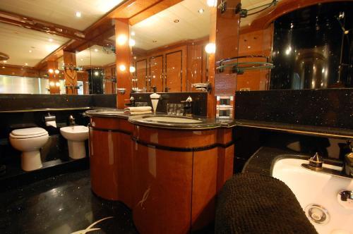 Leigh Yacht