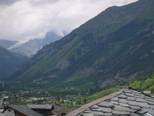 Apartamento Trilocale Con Vista Monte Bianco