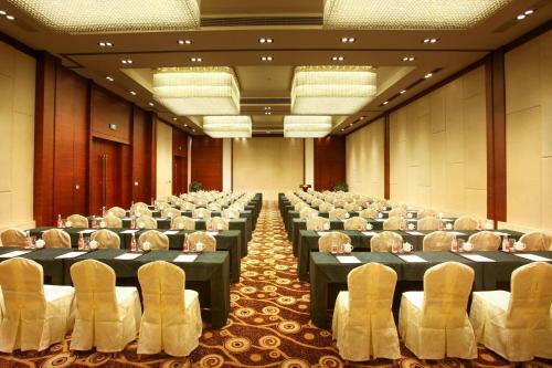 Sanya Seacube Holiday Hotel