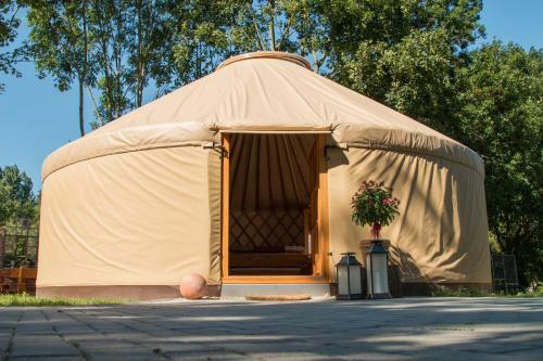 Moderne Jurte Herbsleben