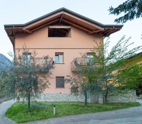 Casa Giulia (between Lake And Mountain)