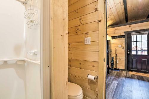 Charming Tiny Cabin With Fire Pit And Mtn Views!