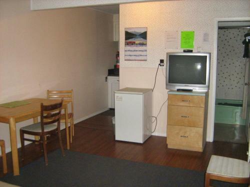 Airport Inn Motel & Rv Park