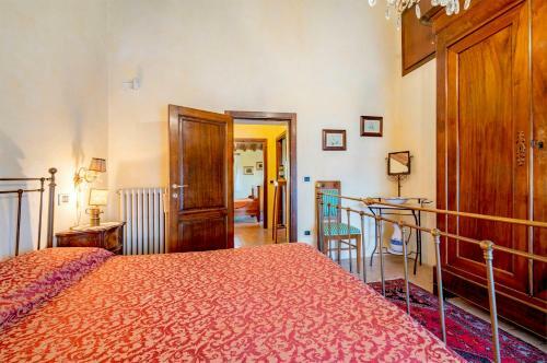 Villa Tuscan Farmhouse With Swimming Pool