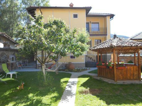 Hostal Nenchova Guest House