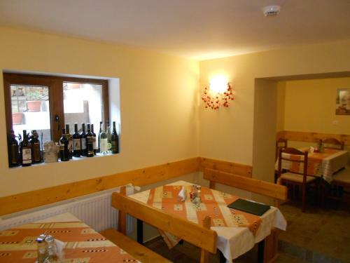 Hostal Nenchova Guest House
