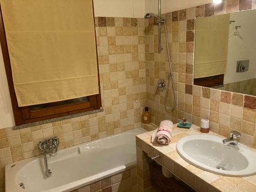 Stanza Con Bagno In Appartamento Condiviso