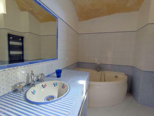 Hostal Casa Tudor Art Luxury Rooms