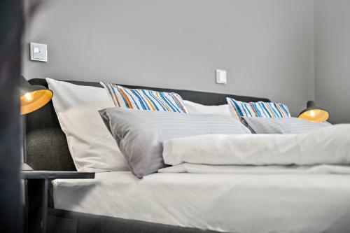 Bright - Stylish & New Design Apartment - Kitchen - Netflix